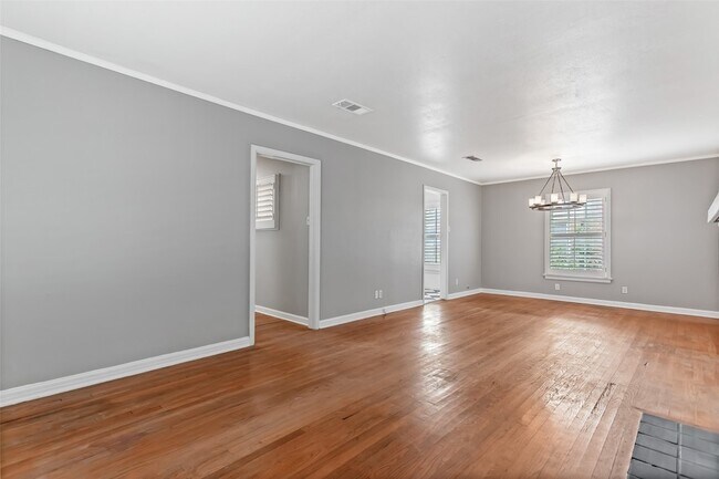Photo - 1510 S Montreal Avenue Unit House