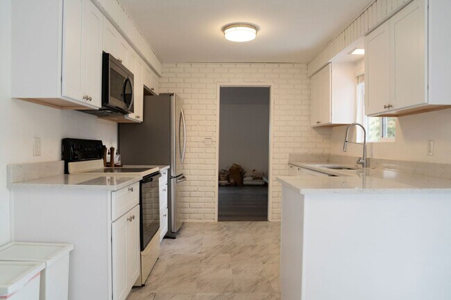 Foto del edificio - Newly Remodeled and Spacious 3 bedroom 2 b...