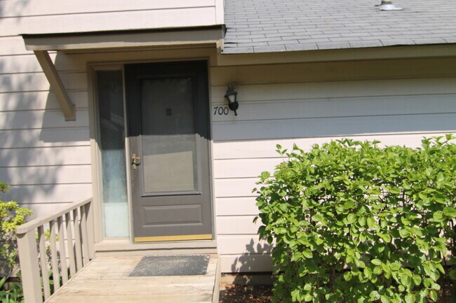 Foto del edificio - 700 Colby Ct