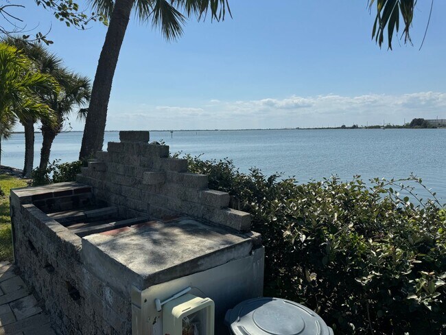 Building Photo - Come enjoy the best of Cocoa Beach!