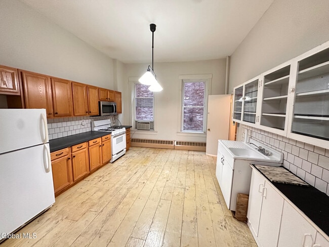 Building Photo - 53 3rd St