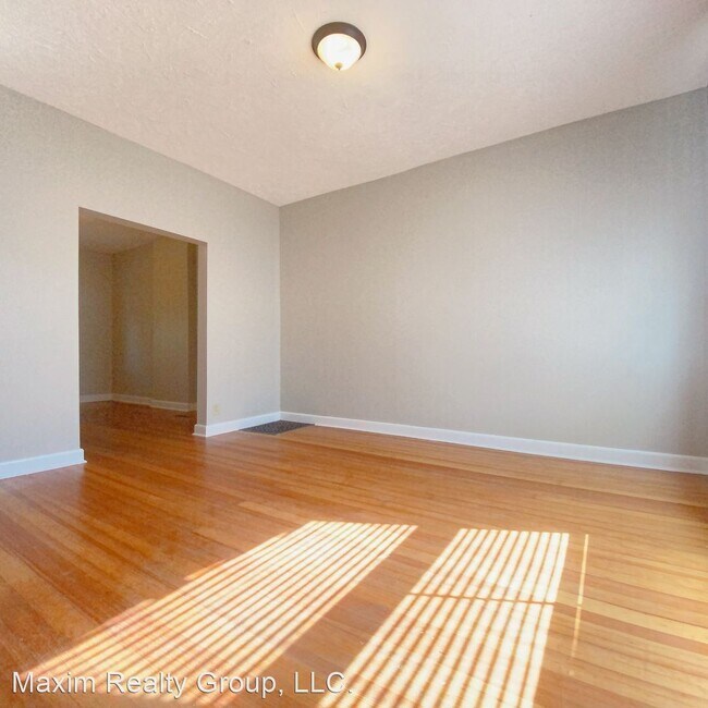 Building Photo - 3 br, 1.5 bath House - 913 South 33rd St