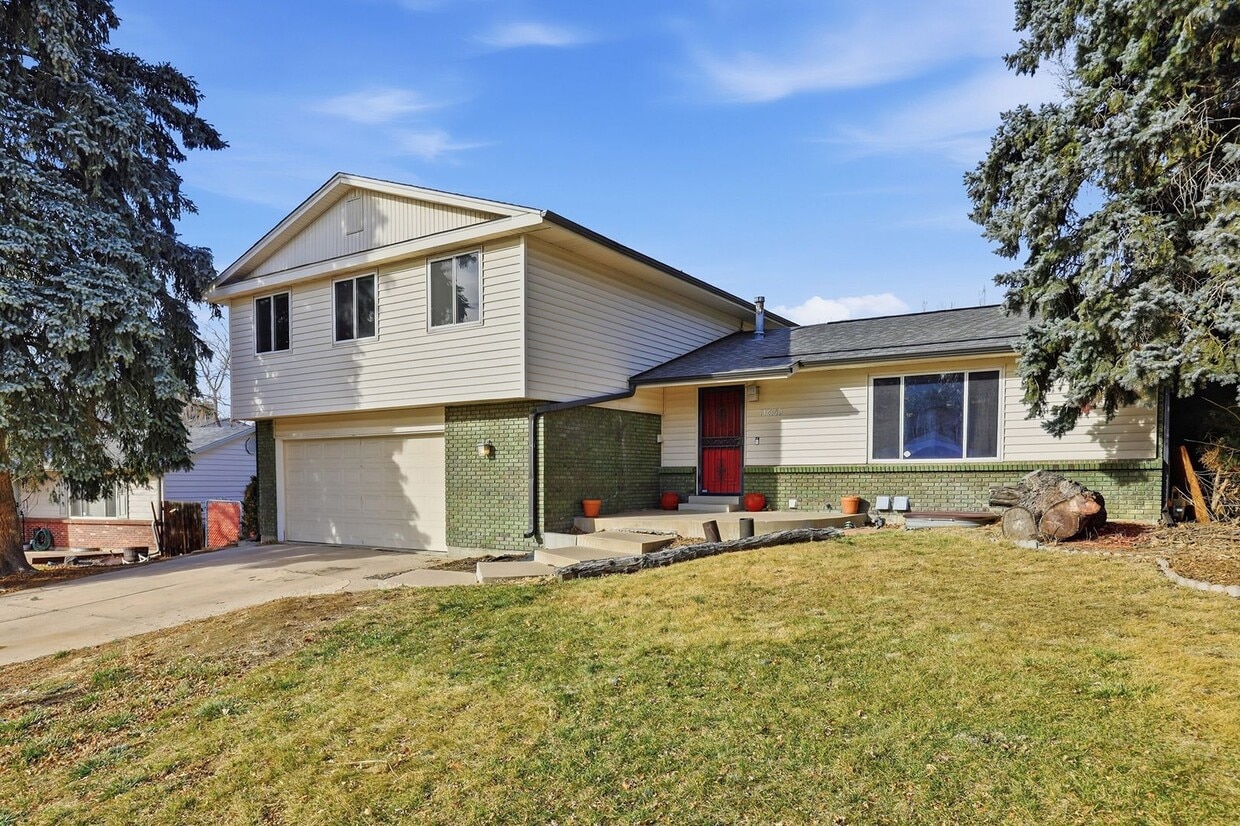 5 bedroom, 3 bath home in desirable Arvada neighborhood. - 5 bedroom, 3 bath home in desirable Arvada neighborhood.