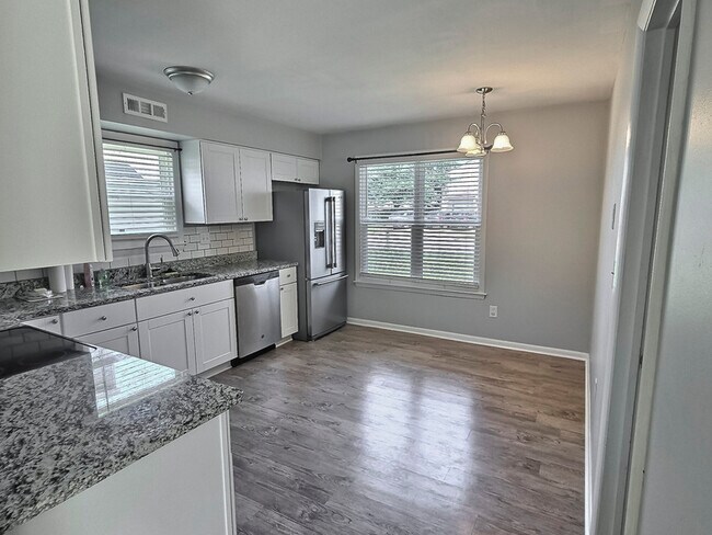 Building Photo - 613 Folkstone Way