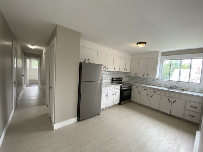 Building Photo - 46 Terris Ave
