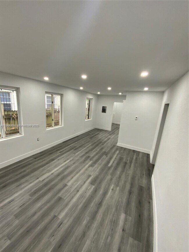 Foto del edificio - 8141 NW 5th Ct