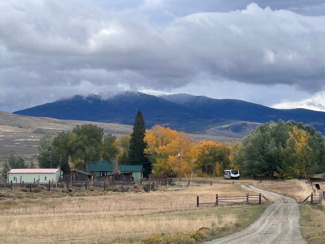 Foto del edificio - 639 A County Rd