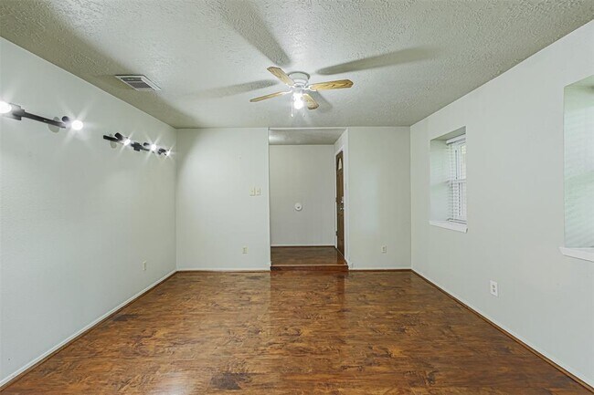 Building Photo - 22158 Pearl Lake Dr