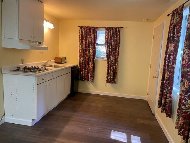 Foto del edificio - 3 bedroom 3 bath in Crestline.