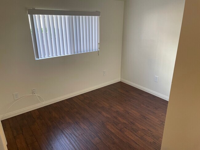 Foto del edificio - 5404 Briggs Ave