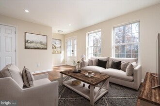 Building Photo - 2942 S Haven Dr