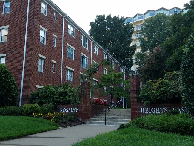 Building - 1222 N Meade St