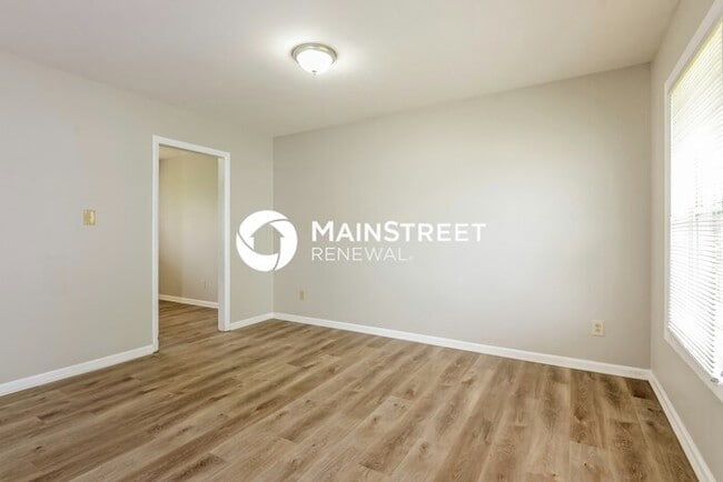 Building Photo - 3 Bedroom Pet-Friendly Home in Indianapolis, IN with Main Street Renewal