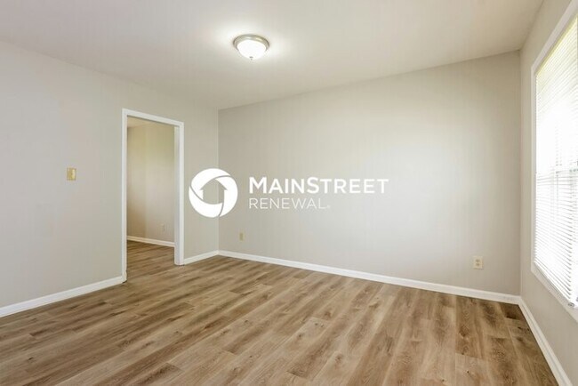 Foto del edificio - 3 Bedroom Pet-Friendly Home in Indianapolis, IN with Main Street Renewal