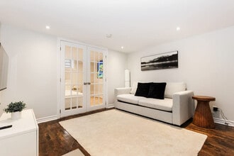 Building Photo - 8643 Rue Saint-Denis-SI ID1520405P