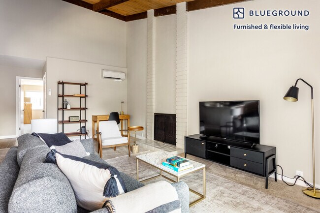Building Photo - 241 Arriba Dr