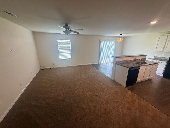 Foto del edificio - Beautiful townhome minutes from uptown