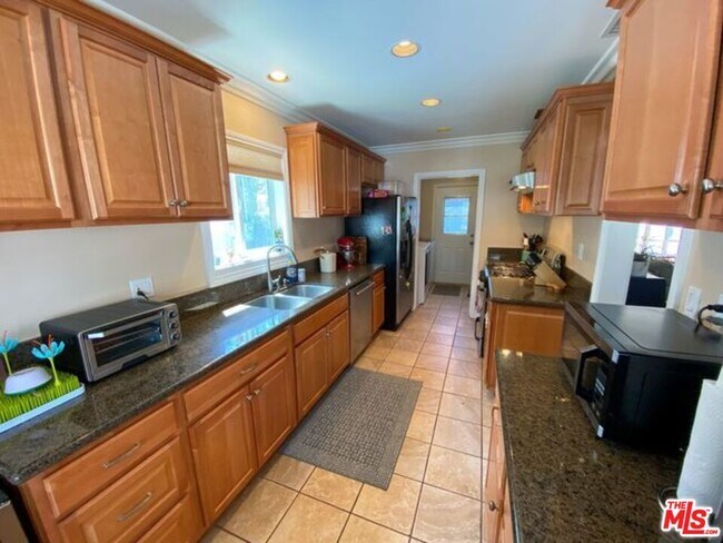 Building Photo - 5185 Karen Cir