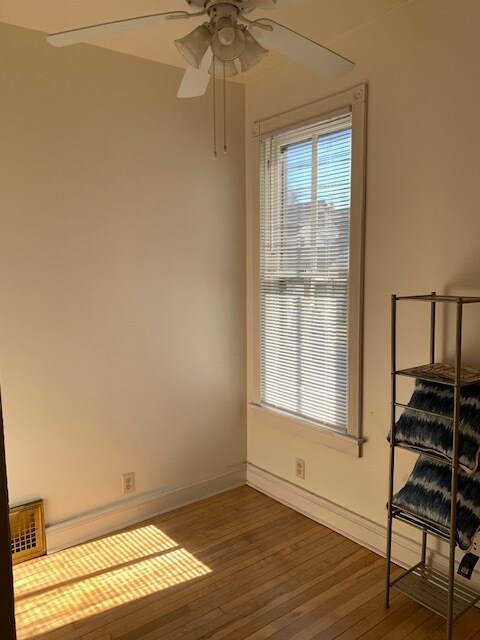 Oficina - 2454 N Pierce St