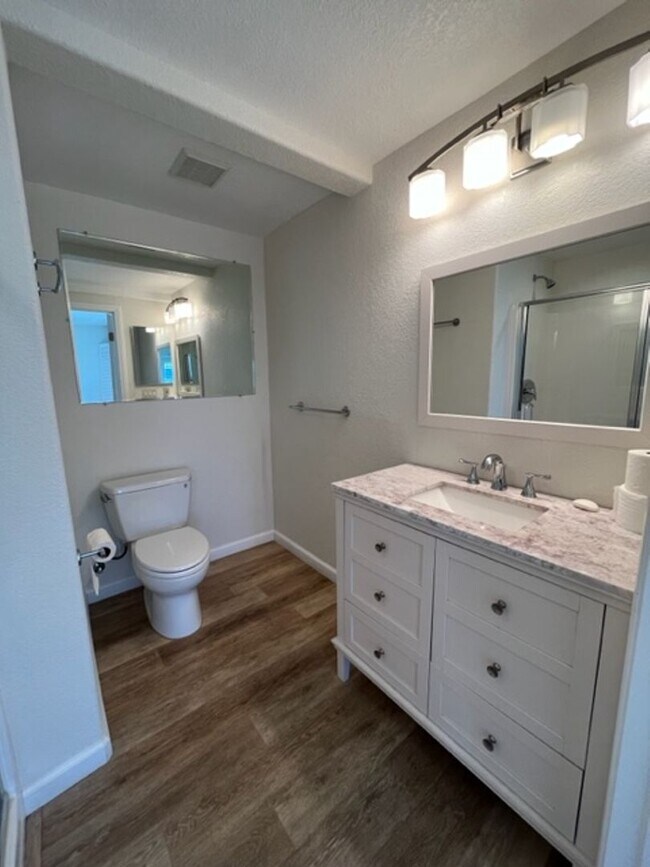 Building Photo - Charming Carlsbad Home for Rent: 2 Beds, 4...