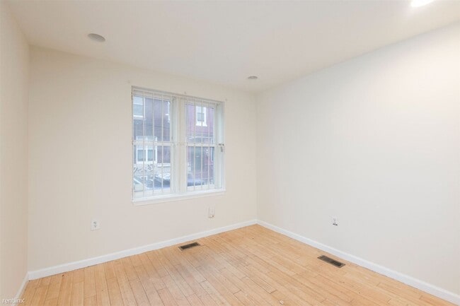 Building Photo - 3 br, 1 bath Duplex - 1851 WILLINGTON ST U...