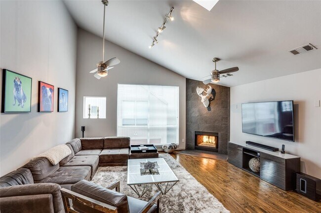 Foto del edificio - 4213 Dickason Ave