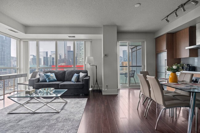 Photo du bâtiment - 325 Front St W