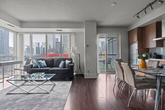 Building Photo - 241 Wellington St W