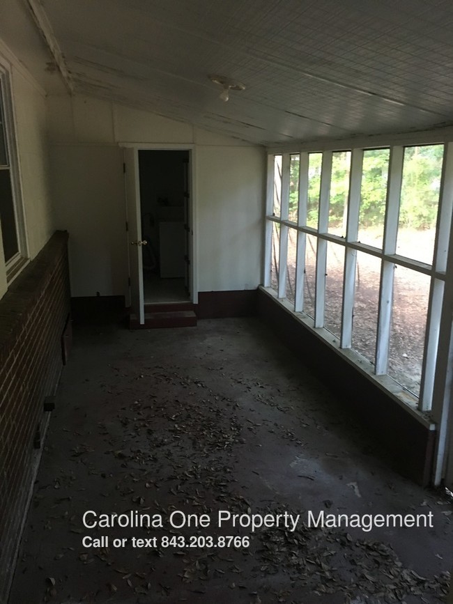 Building Photo - 101 Pandora Dr