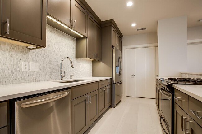 Foto del edificio - 4611 Travis St