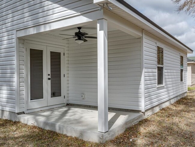 Building Photo - COMING SOON – 3 Bed, 2 Bath for $1650/Month!