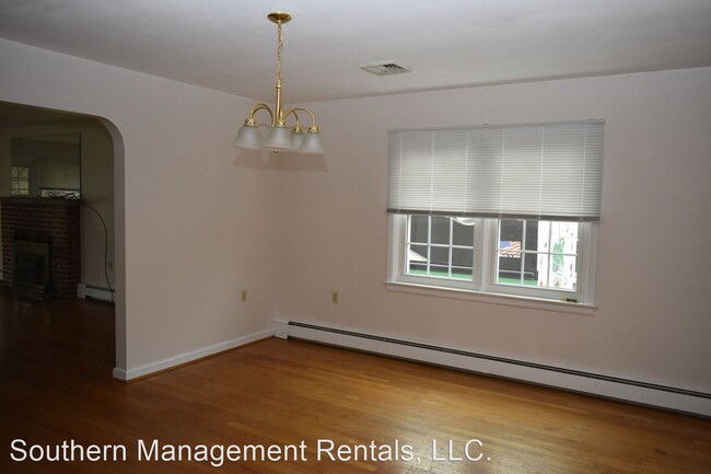 Building Photo - 4 br, 1.5 bath House - 2255 Willow Rd.