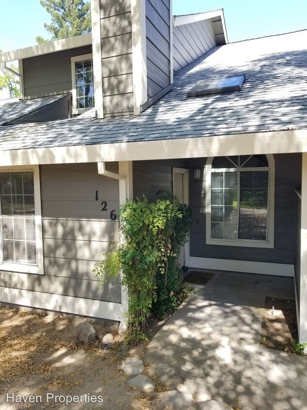 Primary Photo - 126 Pierpoint Cir