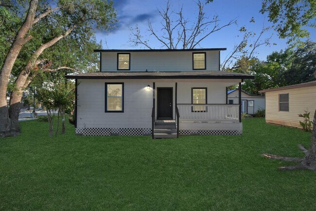 Building Photo - 1501 Maiden Ln