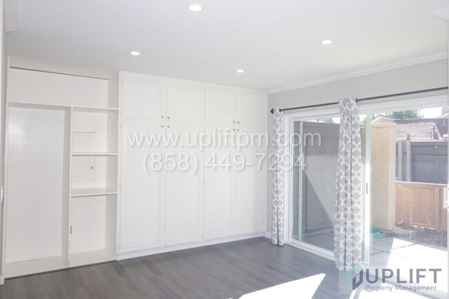 Foto del edificio - 3 Bedroom 2.5 Townhome A MUST SEE!!