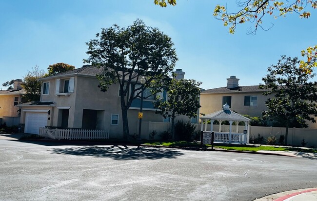 Foto del edificio - 9663 Stonecrest Blvd