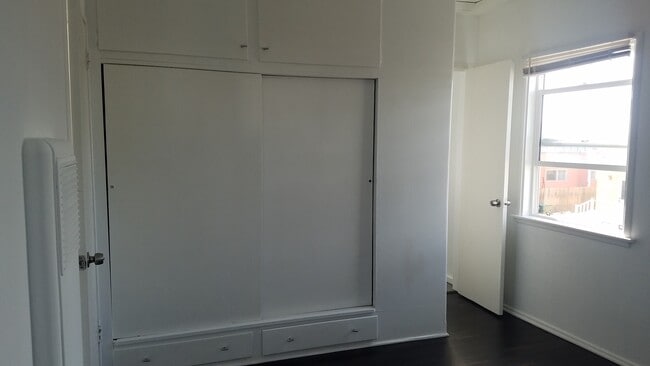 Closet Space - 5735 S Rimpau Blvd