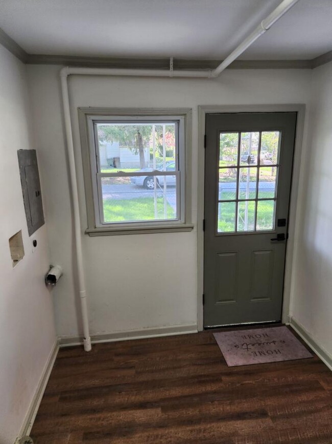 Building Photo - 1820 Woodman Dr