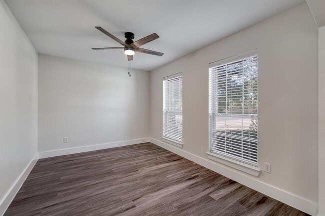 Building Photo - 277 Paddington Dr