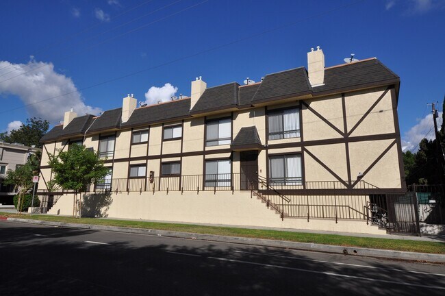 Building Photo - 5400 Morella Ave