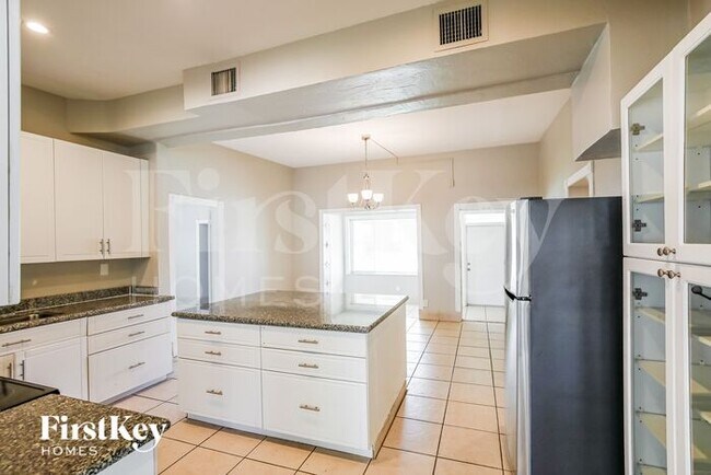 Foto del edificio - 530 S 28th Ave