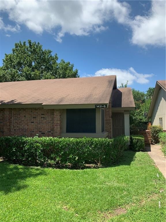 Primary Photo - 1431 W Braker Ln