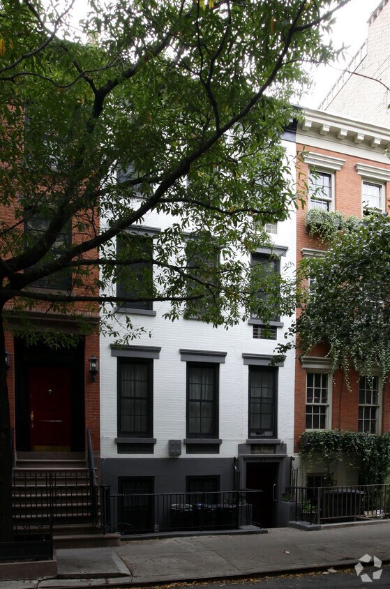 Primary Photo - 310 W 19th St
