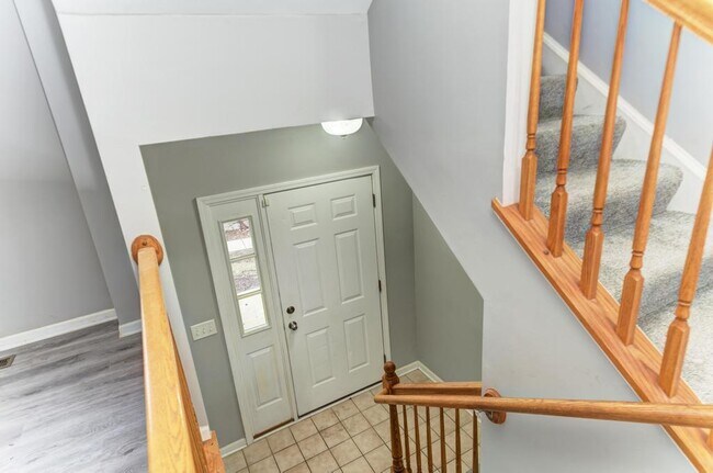 Building Photo - 1012 Bradford Dr