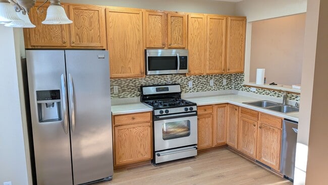 Foto del edificio - Amazing Apple Valley Townhome 4bd 3.5 Bath!!!