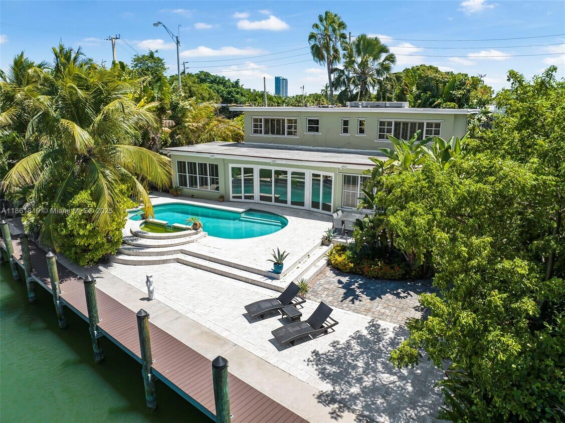Foto principal - 3180 N Bay Rd