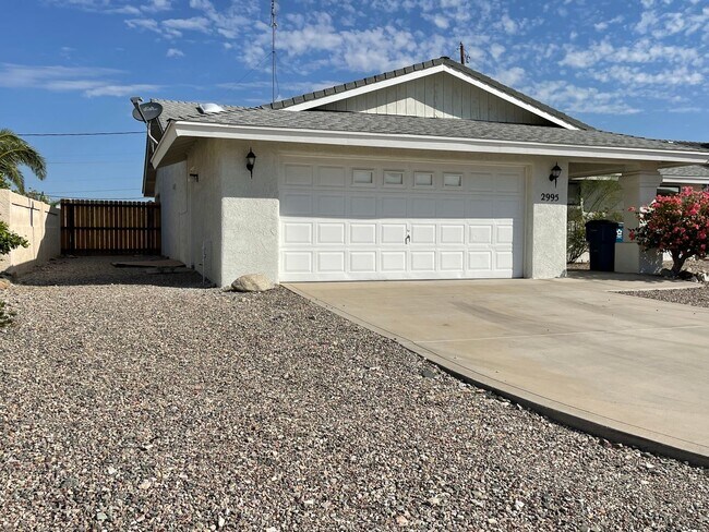 Building Photo - Unfurnished Long Term House!