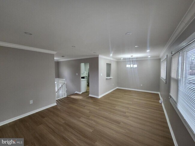 Building Photo - 1025 Kingsbury Rd