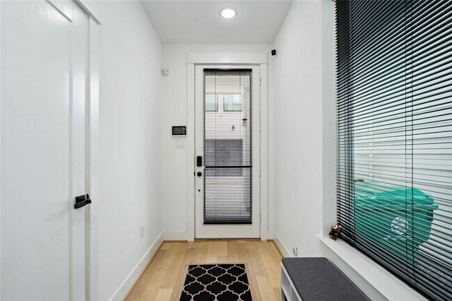 Foto del edificio - 2508 Tuam St
