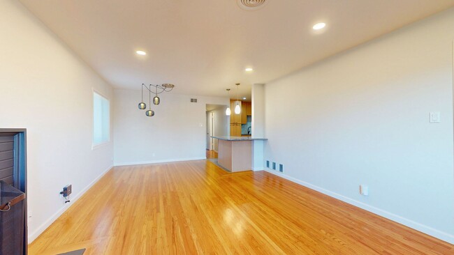 Building Photo - 3 Bedroom Home Available in East Richmond ...